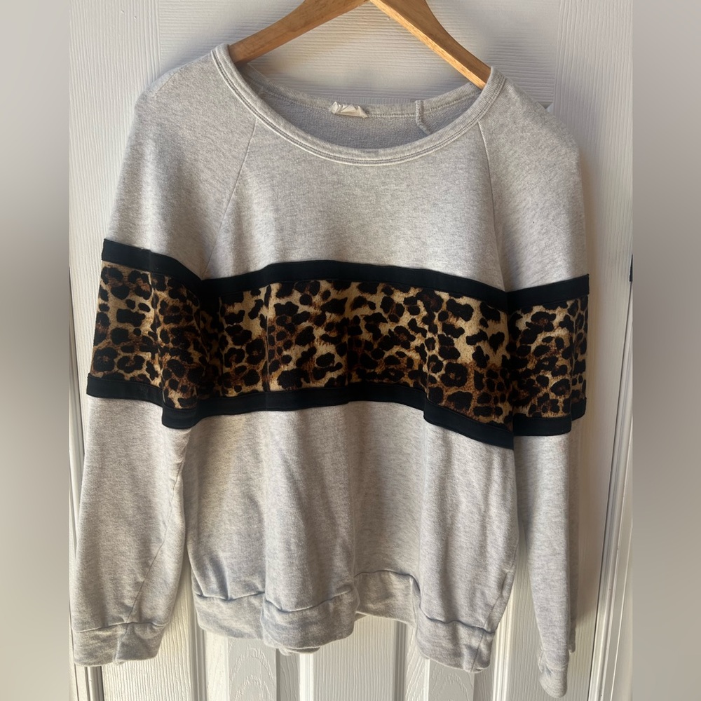 Hem & Thread Leopard Cheetah Print Gray Heather S… - image 1